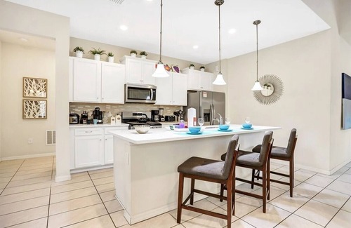 Loughman Casa | 5548 Cozy Queen Suite w/ Private Bath