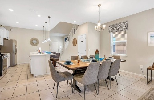 Loughman Casa | 5548 Solterra Stay | Queen Bed + Shared Bathroom