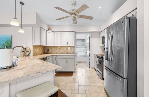Mid Island Casa | 5550 Palmetto Paradise: 3BR w/ Gulf Views, Heated Pool