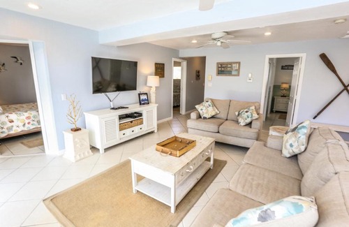 Mid Island Casa | 5570 Palmetto Street