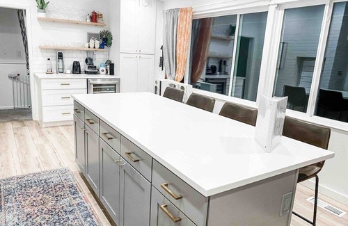 Bridle Trails Casa | 5645 116th Ave NE Kirkland Whole House · Family & Group Paradise Kirkland/Bridal
