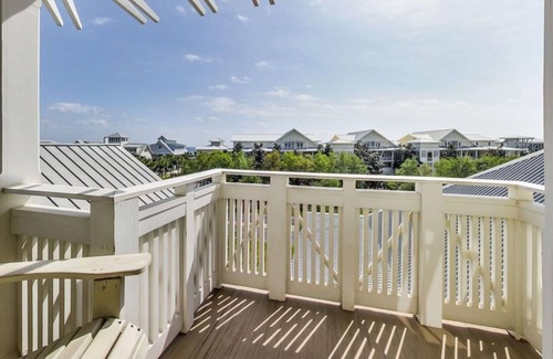 Beach District Casa | 57 Western Lake Drive By Dune Vacation Rentals