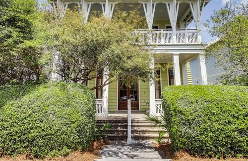 Beach District Casa | 57 Western Lake Drive By Dune Vacation Rentals