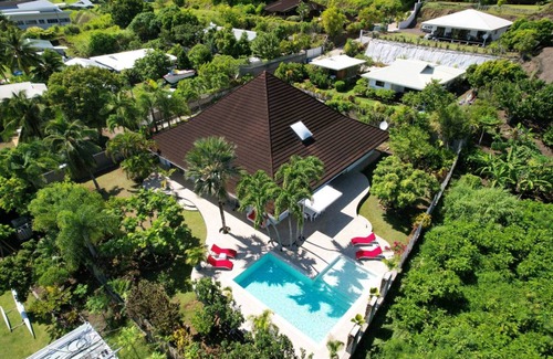 Nunue Villa | 350 m² Villa ∙ 3 habitaciones ∙ 6 personas