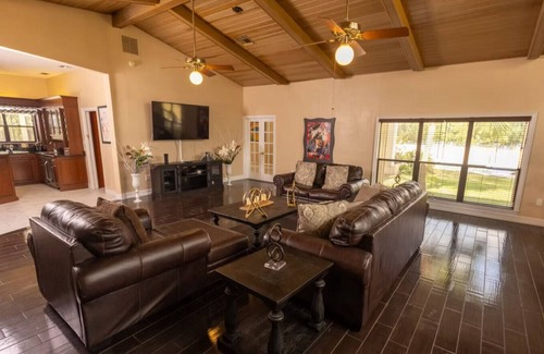 Fairvilla Apartamento | 58-Acre Estate Pool Fireplace Outdoor Dining