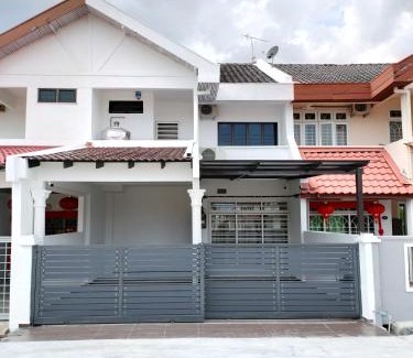 Taman Kota Laksamana Casa | 58 Kota Laksamana - Near Jonker Street for 10 to 15 Pax