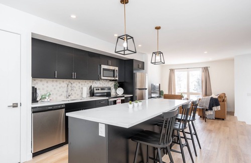 Winnipeg Apartamento | (585)Modern and Convenient Three-Bedroom Close to Grant Park (B)