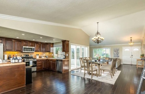 Yorba Linda Casa | 5B2B Home in quiet Neighborhood