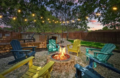 Park Central Casa | 5BD,2BA Cheerful Retreat with Backyard