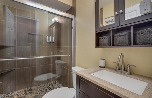 Dallas Casa | 5BD-3BA in the Heart of Dallas wit Pool & Hot Tub
