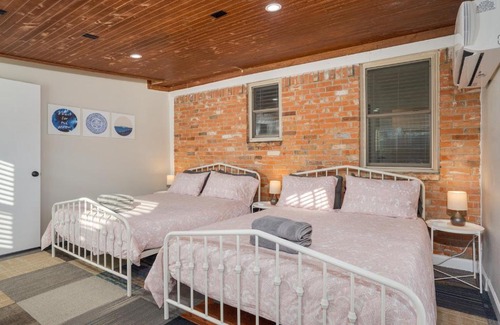 Dallas Casa | 5BD-3BA in the Heart of Dallas wit Pool & Hot Tub