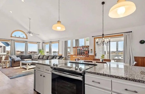 Ocean Sands Casa | 5bd/4bath short walk to beach with jacuzzi room/hot tub/private pool, ping pong