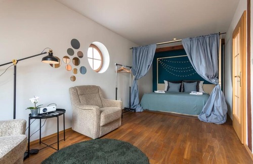 Smichov Apartamento | 5BD Duplex - Billiard - Home Cinema - Central