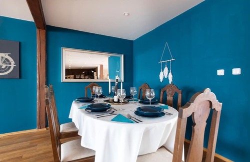 Smichov Apartamento | 5BD Duplex - Billiard - Home Cinema - Central