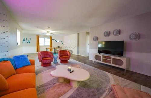 Bowie Casa | 5BD Eclectic Home, Lubbock, BBQ, Downtown 10mins