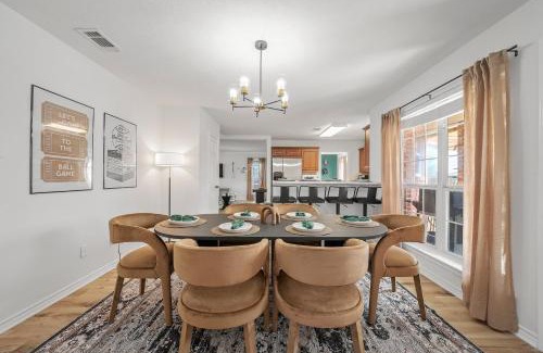 Southern Plantation Casa | 5BD Texas Charm - Play Ball Theme & Backyard