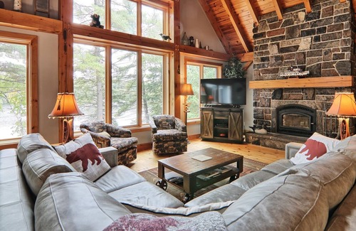 Rosseau Cabaña | 5bdrm, 4bath, Boathouse, 2 bdrm Bunkie, all day sun!