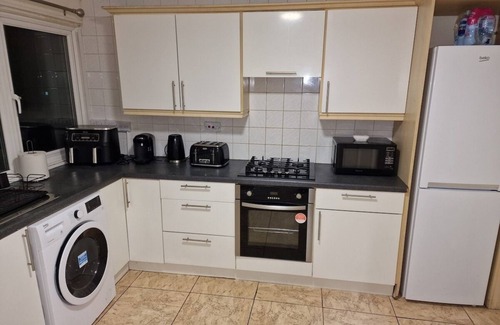 Tea Green Casa | 5Bedroom 4 minute Luton Airport