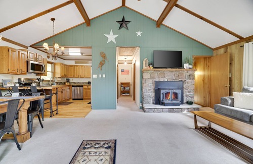 Lake Harmony Estates Chalet De Esquí | 5Bedroom Lake Harmony Charmer Sleeps14~Beach~Hottub~Bar~Arcade