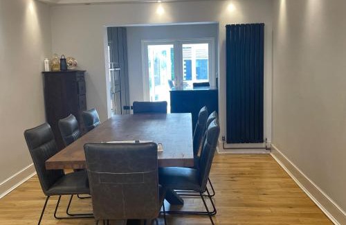 West End Casa | 5beds10people 5minutes dr airport train station