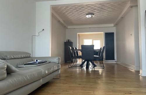 West End Casa | 5beds10people 5minutes dr airport train station