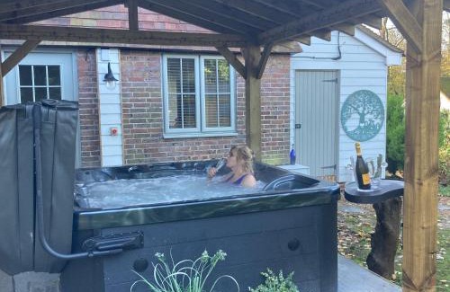 Battle Casa | 5BR-10Guests-Fireplace-HotTub-Pets ok - Parking