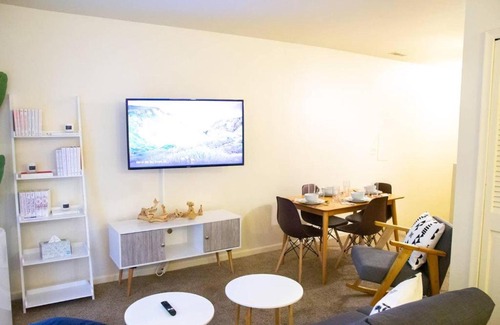 Arborview Neighborhood Casa | 5BR/2.5BA Entire Duplex, Easy Walk to Downtown A2