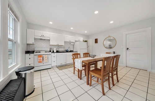 Allston Apartamento | 5BR 2BTH Bright & Spacious Apt in Brighton