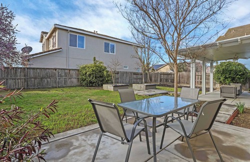 West Sacramento Casa | 5BR/3BA Central and Spacious Oasis Near the River