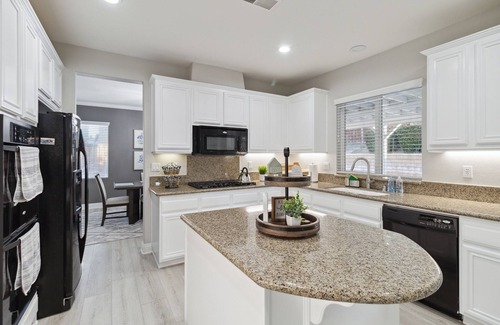 Victorville Casa | 5BR/3BA Home - King Beds - Fast Wifi by RedAwning