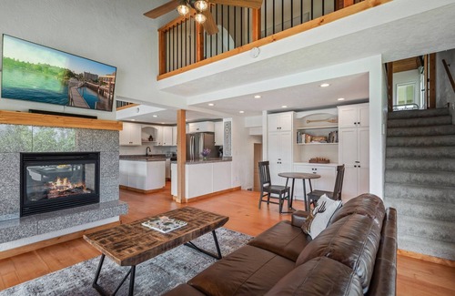 Sandpoint Condominio | 5BR/3BA Lakeside Escape –Walkable to Downtown Sandpoint & Minutes to Schweitzer