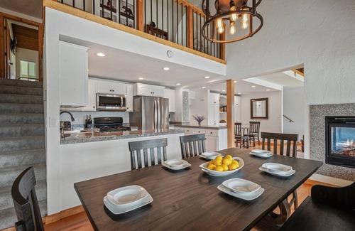 Sandpoint Condominio | 5BR/3BA Lakeside Escape –Walkable to Downtown Sandpoint & Minutes to Schweitzer