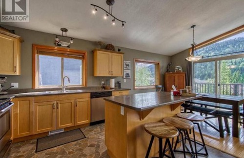 Fairways Chalet De Esquí | 5BR/3BA Ski Chalet: Ski In / Hot Tub / Amazing Views!