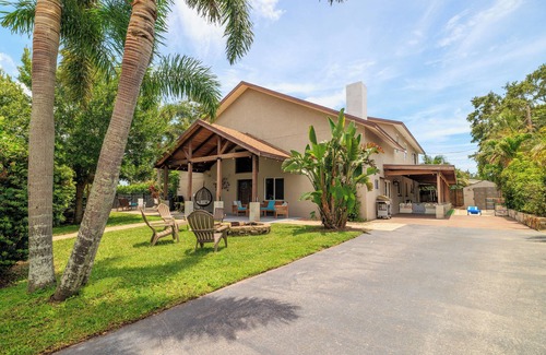 Seminole Casa | 5BR/3BA w/pool! Mins to beach! Perfect for 2+ fams