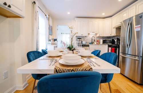 Falls Church Casa | 5BR/4BA HomeI Backyard in VA!