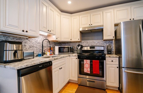Falls Church Casa | 5BR/4BA HomeI Backyard in VA!
