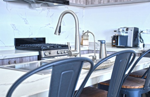 El Sargento Casa | Modern shipping container homes, 5BR/4BA, Multiple rooftops, Firepits, Fast Wifi w/ Starlink backup