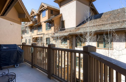 Edwards Condominio | 5br/5ba , Ski In/out In Arrowhead, 3523 Sq Ft! 5 Bedroom Condo by RedAwning