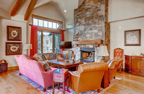 Edwards Condominio | 5br/5ba , Ski In/out In Arrowhead, 3523 Sq Ft! 5 Bedroom Condo by RedAwning