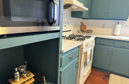 West Riverside Casa | 5BR Beautifully Restored Historic New Orleans Home-Privacy Gate & Screened Porch