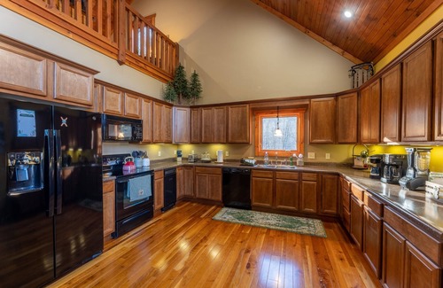 Slaty Fork Cabina | 5BR Chalet | Hot Tub Fire Pit Fall Retreat 3 Kings
