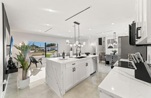Miami Gardens Casa | 5BR Entertainer's Dream Pool, Courts & Game Room L38
