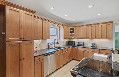 Gulfport Casa | 5BR family home w/ Heated Pool ! Enjoy St Pete & the BEACH