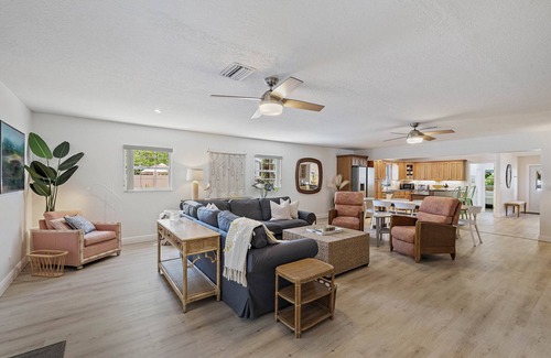 Gulfport Casa | 5BR family home w/ Heated Pool ! Enjoy St Pete & the BEACH