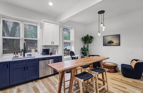 Tower Grove South Casa | 5BR Family Home with Games, BBQ Grill & Firepit