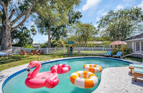 Clearwater Villa | 5BR Family Pool Villa By Eagle Park