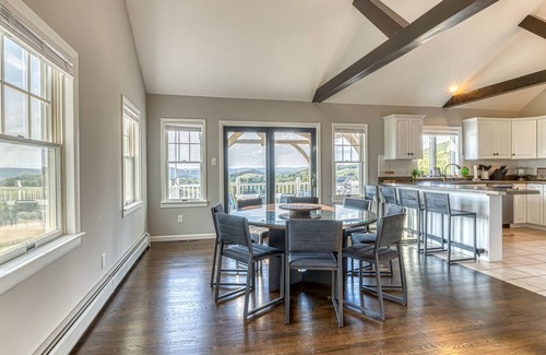 Ancramdale Otro | 5BR Farmhouse☆King Size Bed☆Mountain View☆28 Acres