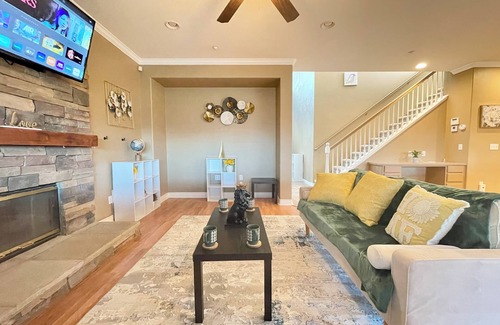 Fontana Casa | 5BR Fontana Group Stay Near Golf & Shops