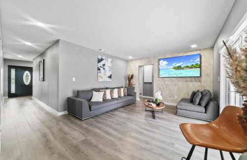 Ludlam Casa | 5BR Game Retreat Pool, Mini Golf and Firepit L86