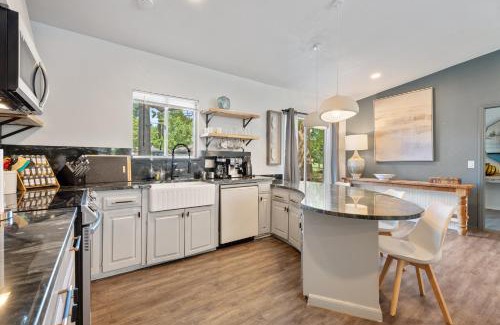 Central Oklahoma City Casa | 5br Getaway Near Plaza Dist Patio & Lounge #mr